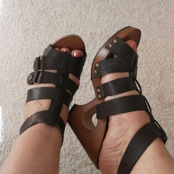 Sandals/shoes - Picture 1 of 7